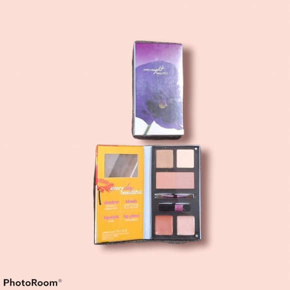 New in package set of 2 - makeup (see description) - Picture 6 of 6